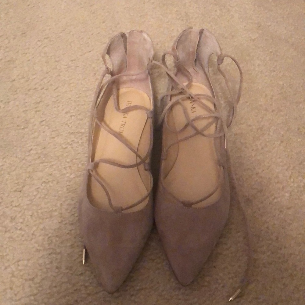 Ivanka Trump pointed flats